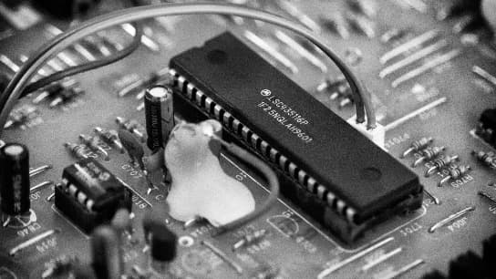 Microcontroladores PIC en lenguaje Ladder